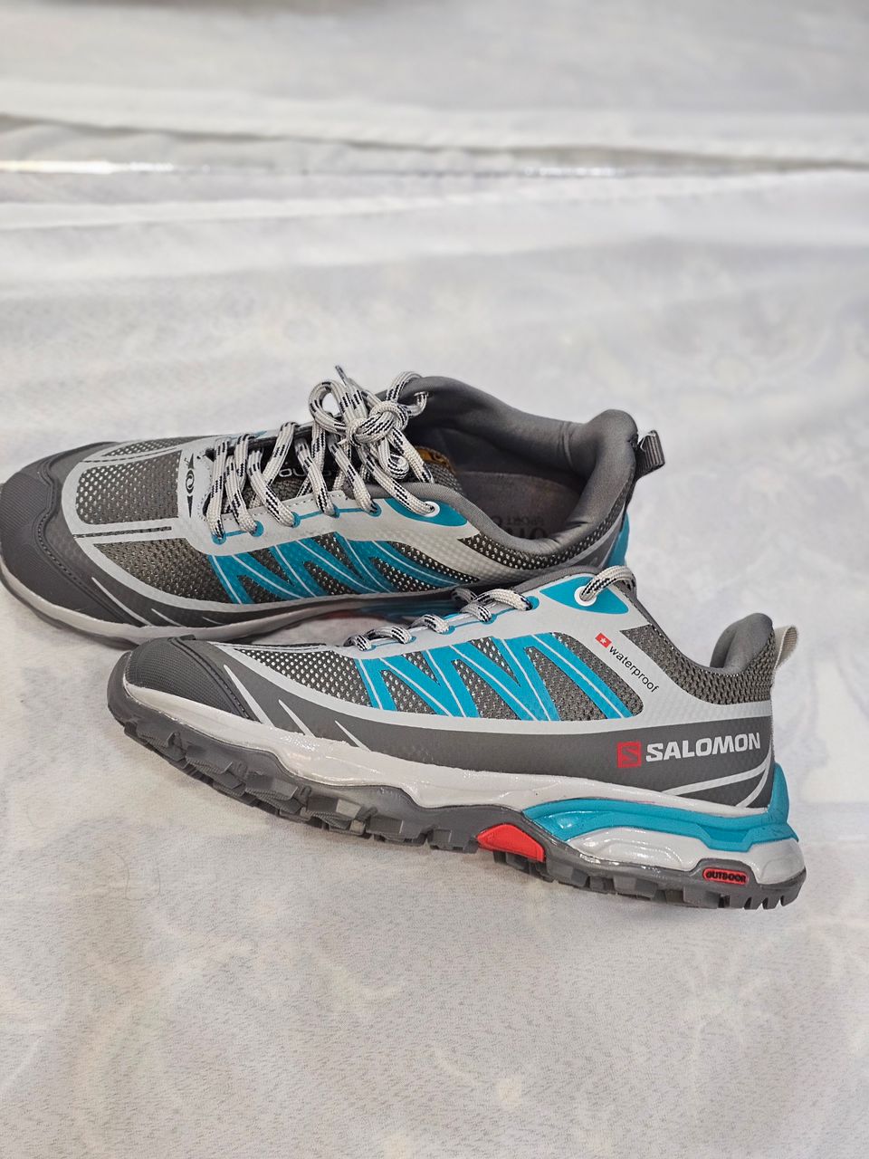 کفش سالامون برنده پدیده